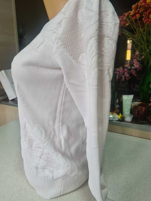 Продается белый свитер