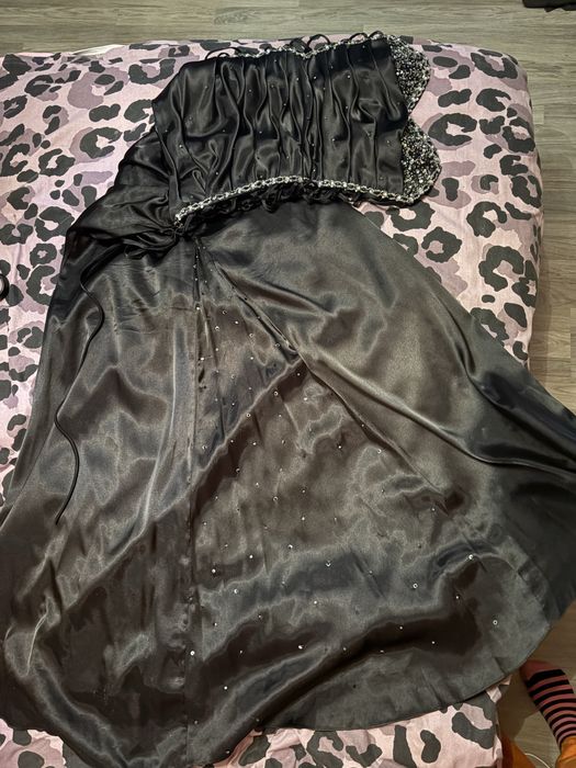 Черна бална рокля