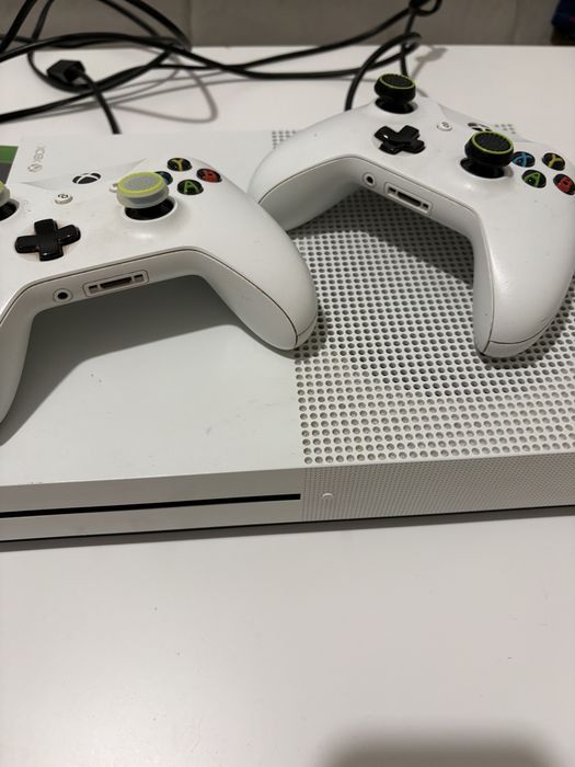 Vand Xbox one S - 2 manete