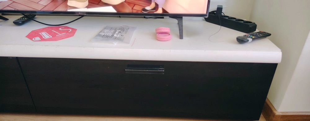 Секция 4 части Еником черно гланц и бяло