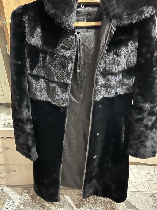 Продам мутоновую шубу с норкой