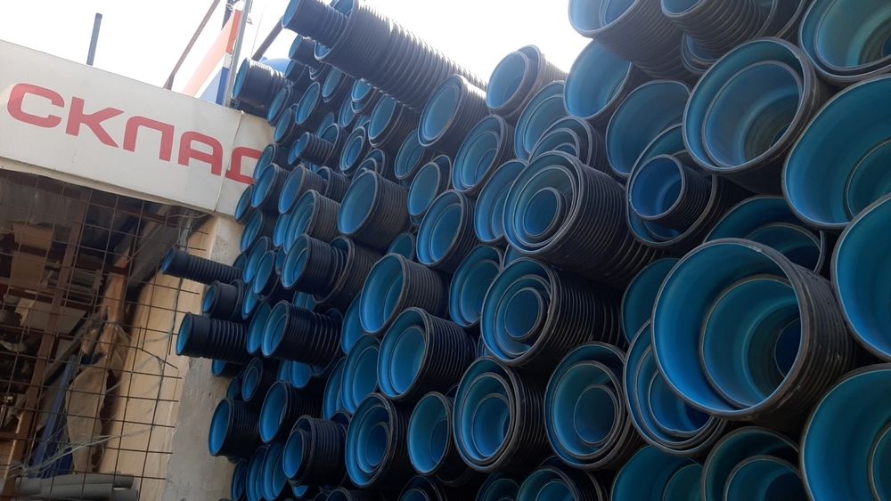 Гофрированная дренажный трубы с геотекстилем. Труба гофра с перфорация