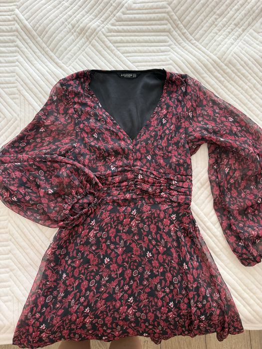 Продам платье stradivarius