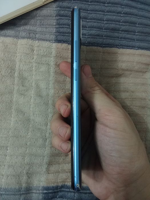 Продам срочно телефон