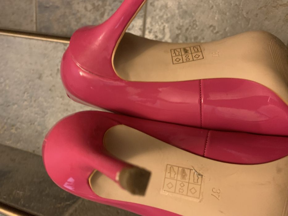 Розови лачени обувки Guess 37