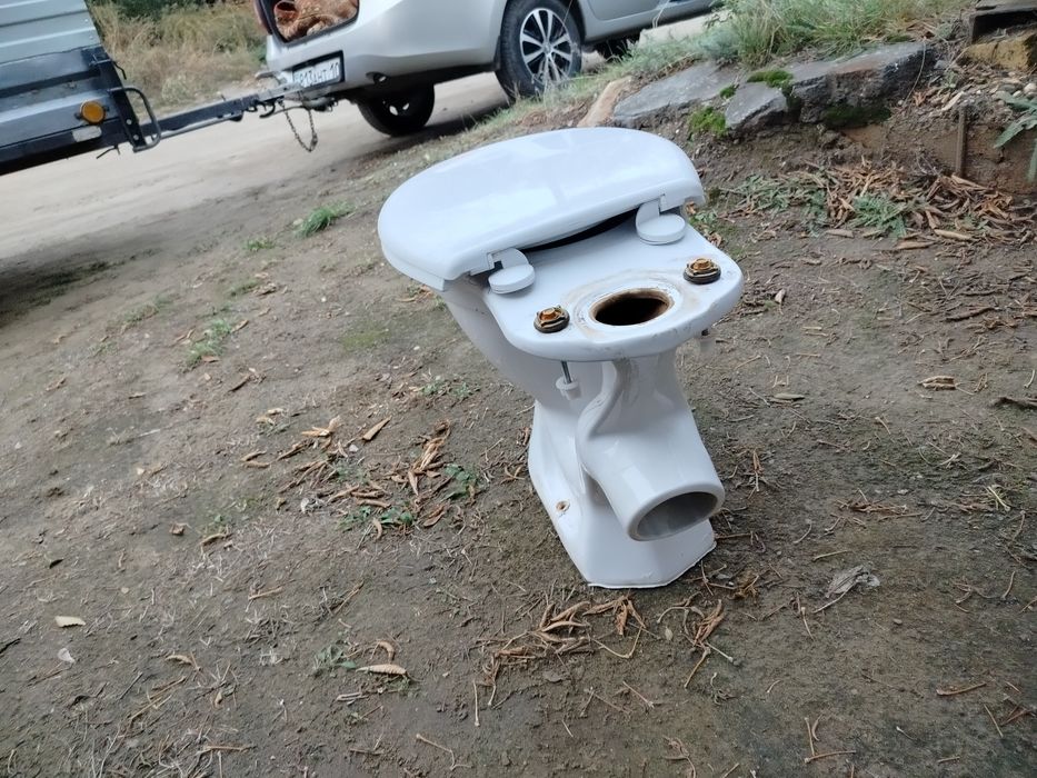 Продам унитаз бывший в употреблении