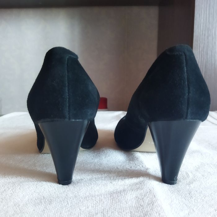 Продам туфли замшевые Юничел