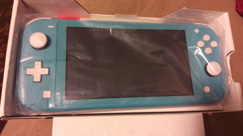 Vand- schimb Console Nintendo Switch noi /nefolosite !!!