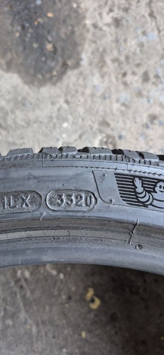 4 anvelope iarna ca si noi Michelin 245/35/20.Pretul este pe bucata.