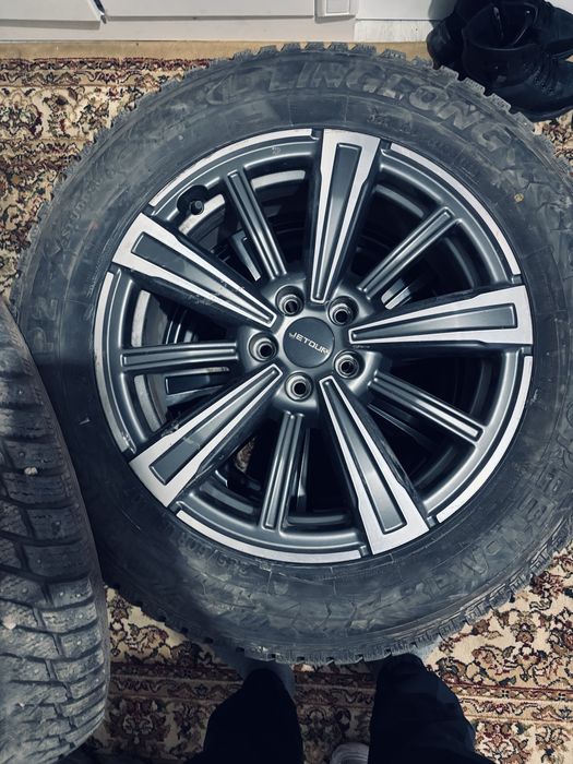 Продам комплект зимних шин