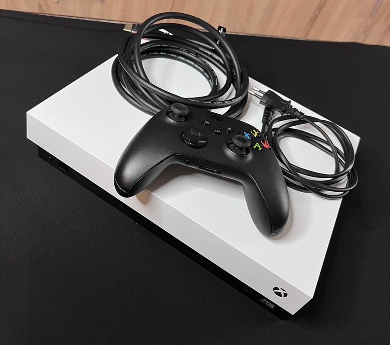 Xbox One X varianta albă