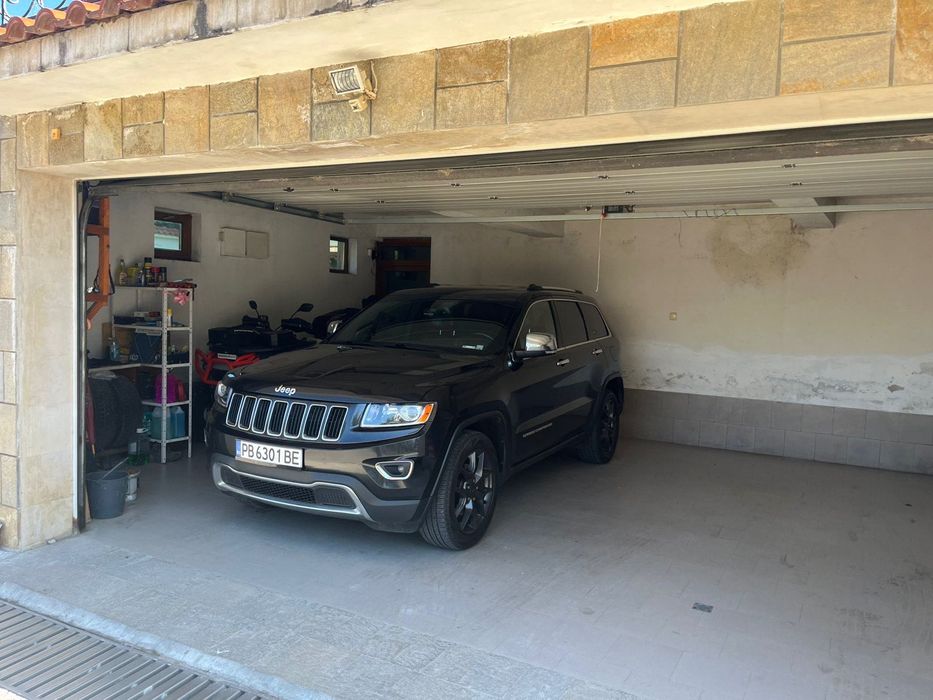 Три етажна вила в Марково