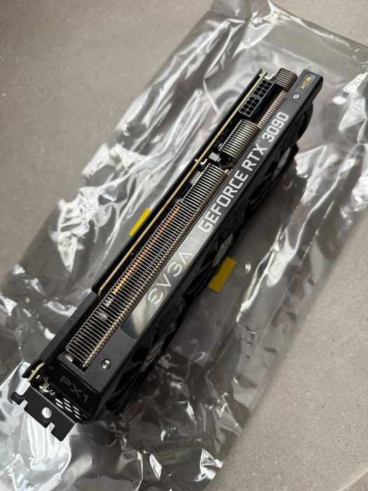 EVGA GeForce RTX 3090 XC3 Ultra Gaming, 24G-P5-3975-KR, 24GB GDDR6X, iCX3 Cooling, ARGB LED, Metal Backplate