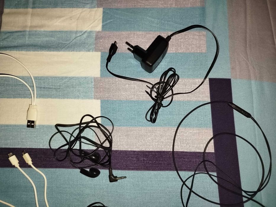 Vând adaptor pentru casti cu adaptor usb ptr încărcat și jack