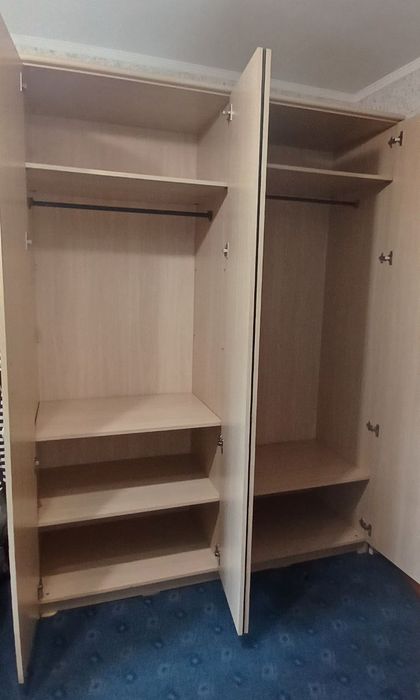 Продам шкаф плательный