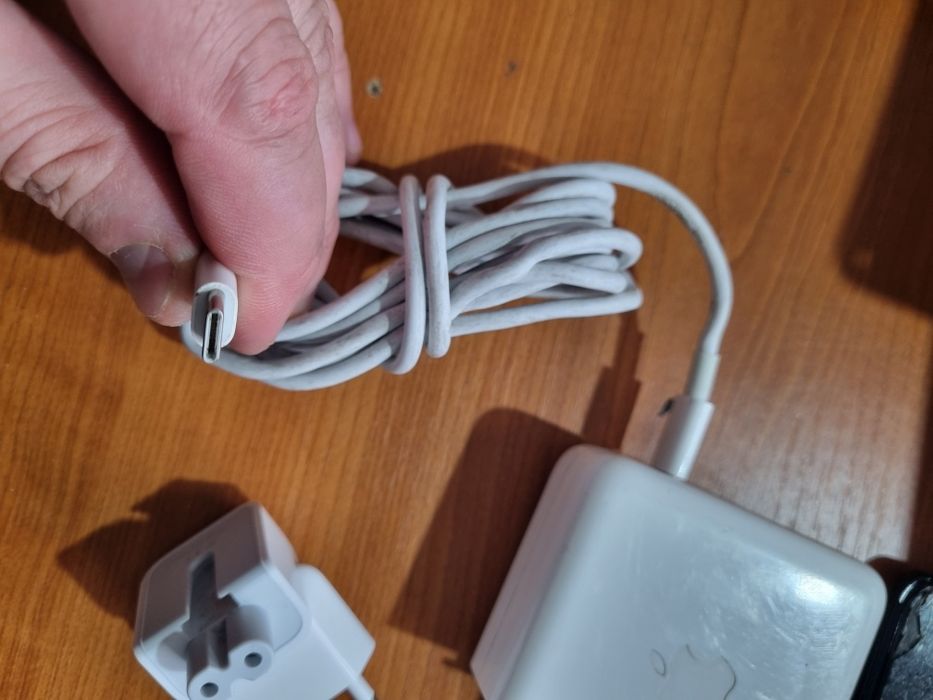 Vand I Încărcător original MacBook  Usb ,C "