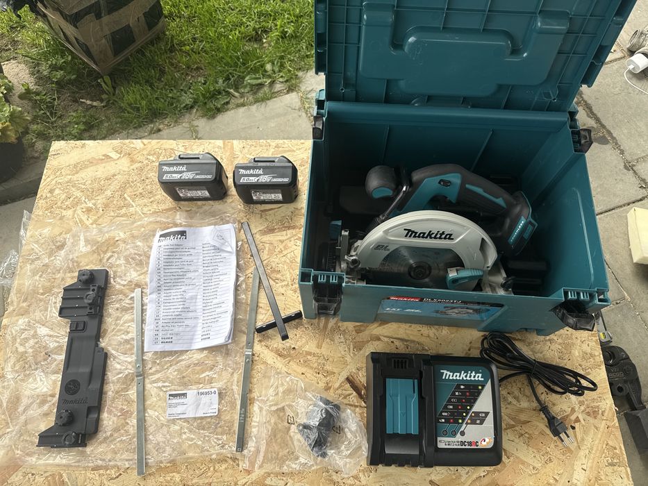 Vind  circular makita DHS680 complet la cutie