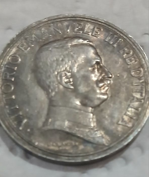 Стара сребърна монета.