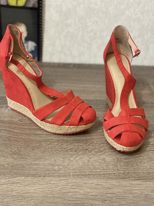 Продам женскую обувь