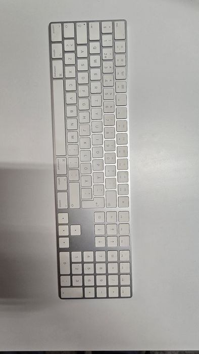 Apple Magic Keyboard cu Numeric Keypad – stare bună