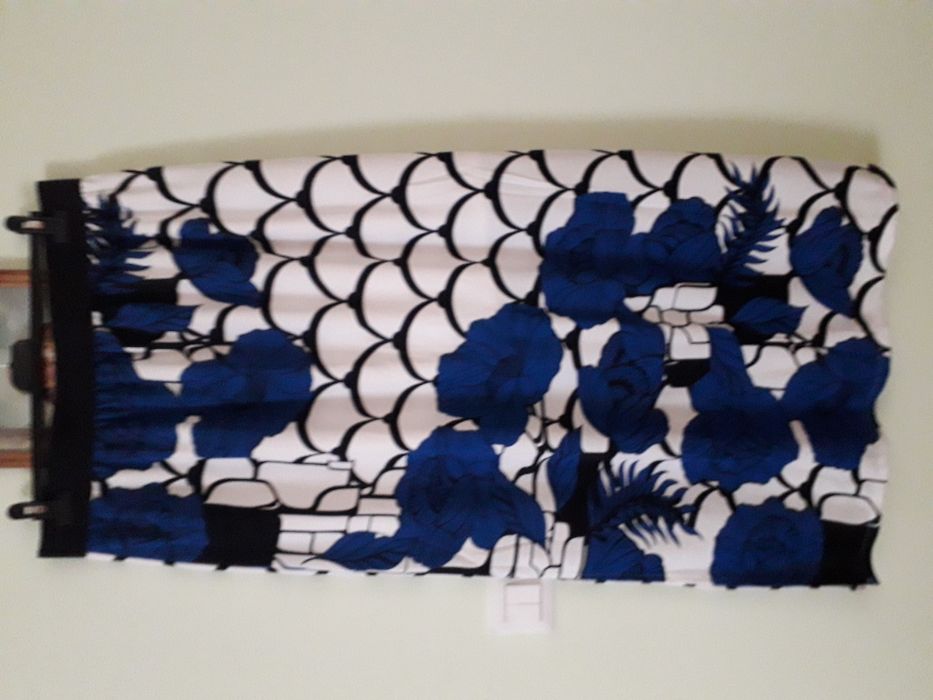 Fusta lunga cu șliț pe părți