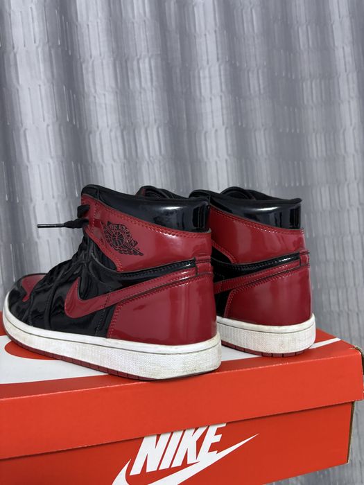 Adidasi jordan 1 patent bred