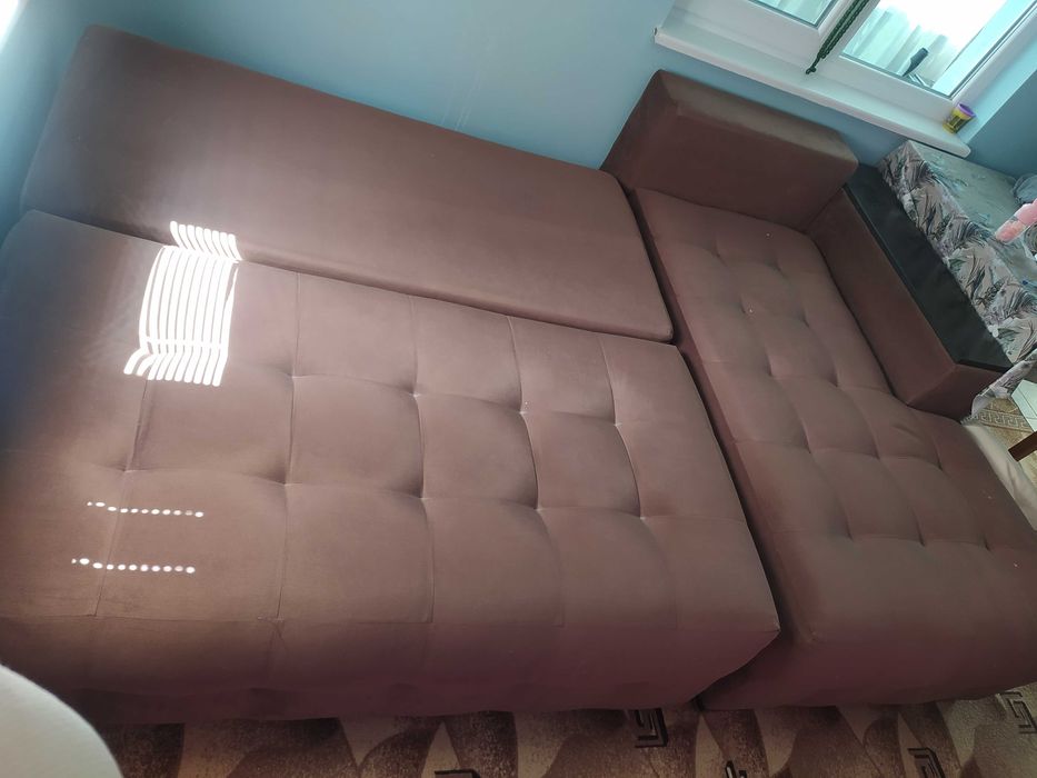 Ъглов, разтегателен диван