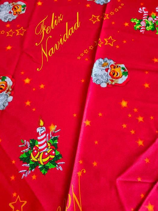 Две коледни покривки за маса