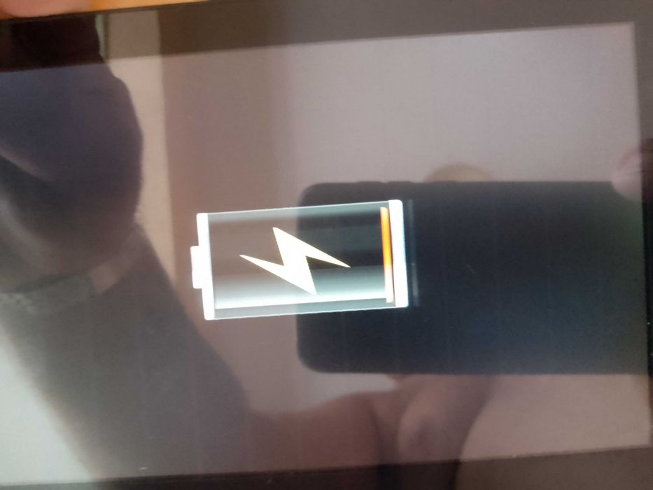 Продавам таблет Prestigio