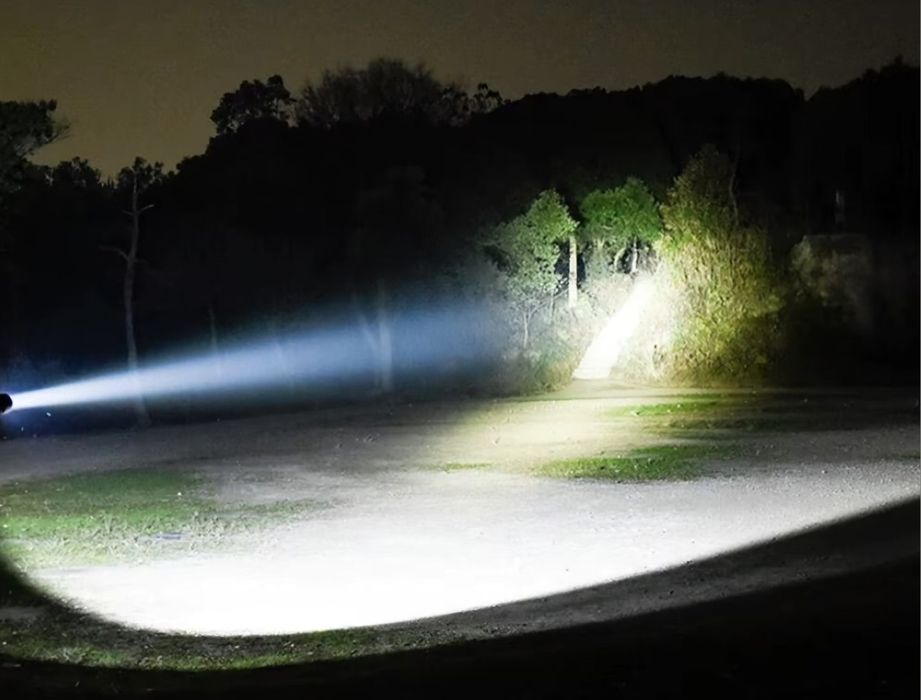 Мощный фонарь-фароискатель