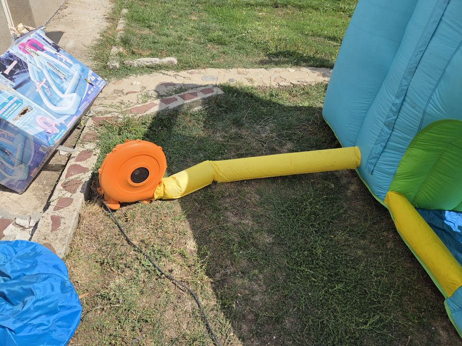 Детска надоваема водна пързалка