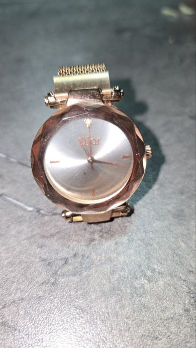 Часы новые, соат янги