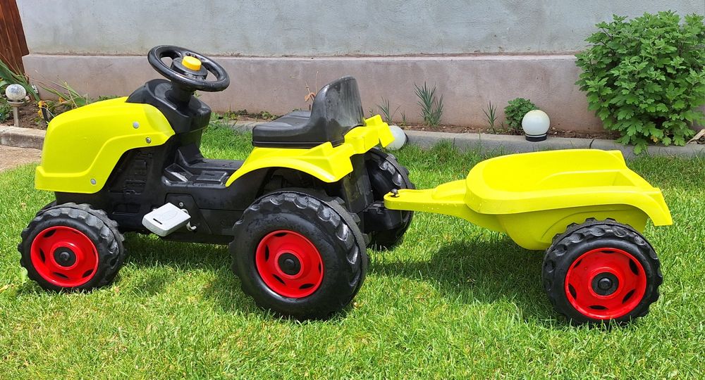 Tractor cu pedale si remorca