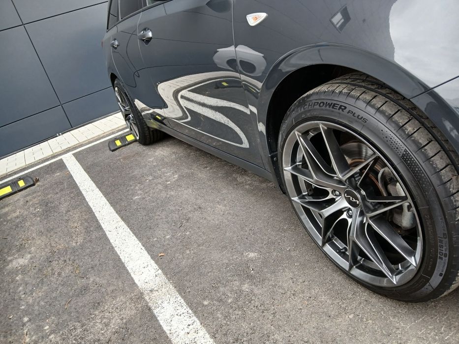 Продам диски r18 с резиной