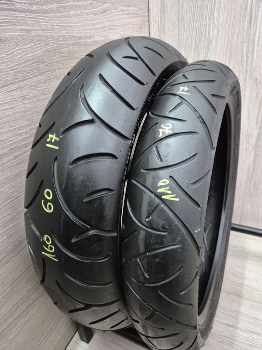 Set anvelope moto 110 70 17 cu 160 60 17 Bridgestone bt021