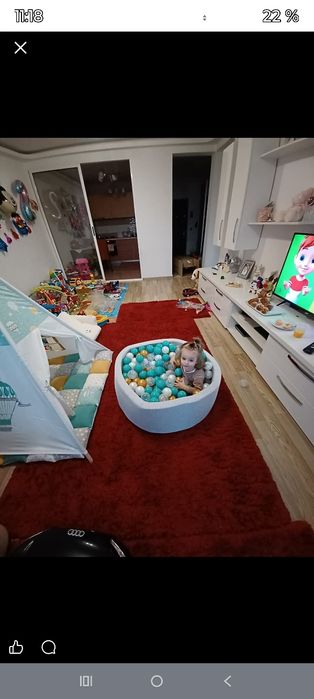 Piscina cu 200 de bile