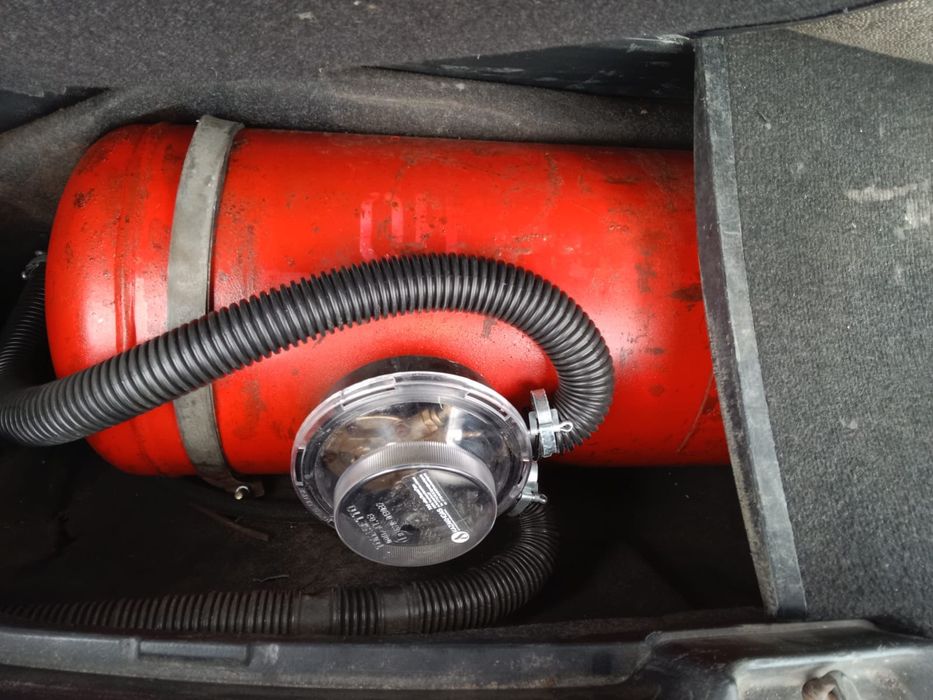 Продам Ипсум 2004