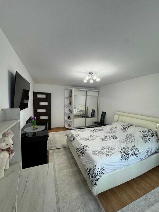 Pers fizica Inchiriez apartament 2 camere+living in Nicolina