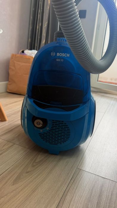 Пылесос Bosch (перестал работать, на запчасти)