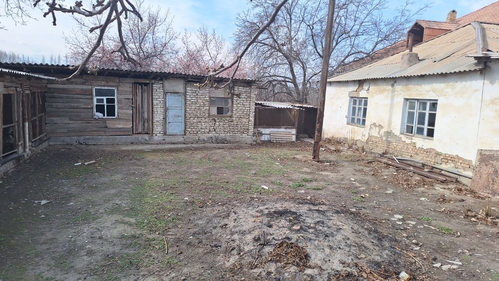 Уй сотилади 21 сотих сой буйида