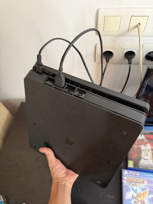 Playstation 4 slim 1 tb 5 jocuri