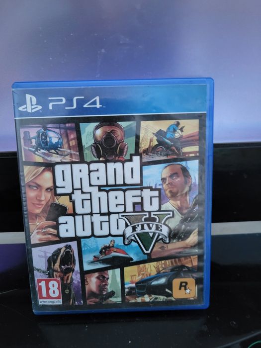 Продавам ps4 без джойстик