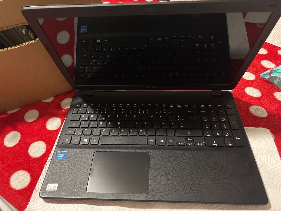 Laptopok eladóak, darabja 300 lej. Mindegyikhez van töltő.