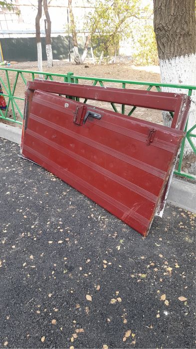 Двер ь железный.