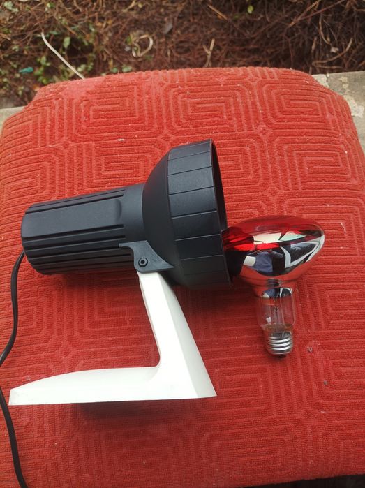 Lampa Philips cu lumina infraroșu pentru dureri articulare și musculare