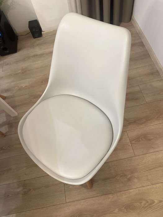 Трапезна маса и столове