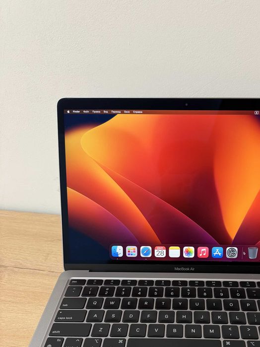MacBook Air на M1, 8/256 GB.