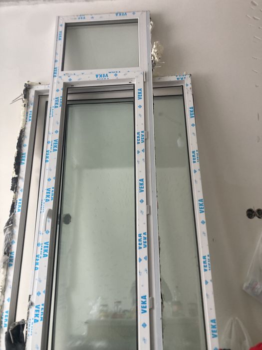 Пластиковые окно и дверь на балкон