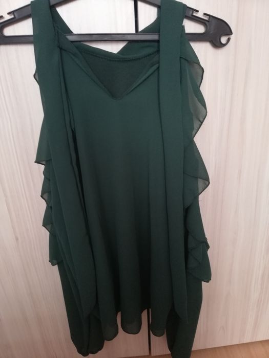 Дамска ризка. Обличана е един път, без никакви забежки.