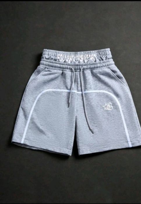 Pantaloni scurți la moda